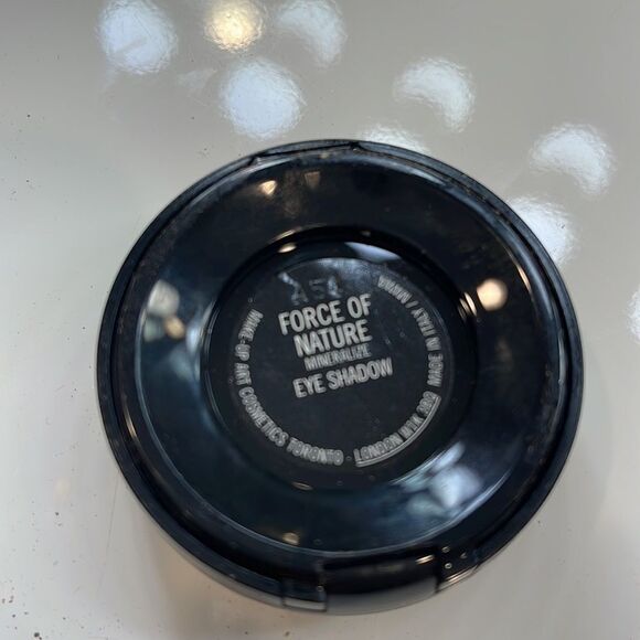 MAC EYESHADOW BUNDLE! - Picture 3 of 11